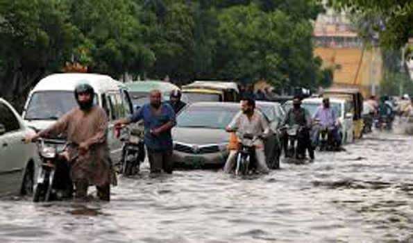 कराची में मूसलाधार बारिश से चार लोगों की मौत, कई घायल