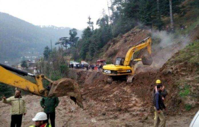 एनएच-10 पर भूस्खलन, बंगाल-सिक्किम सड़क मार्ग का संपर्क टूटा