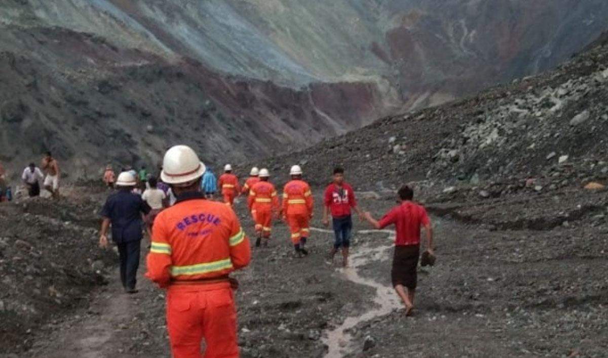 इंडोनेशिया में कोयला खदान में हुए भूस्खलन से 11 की मौत