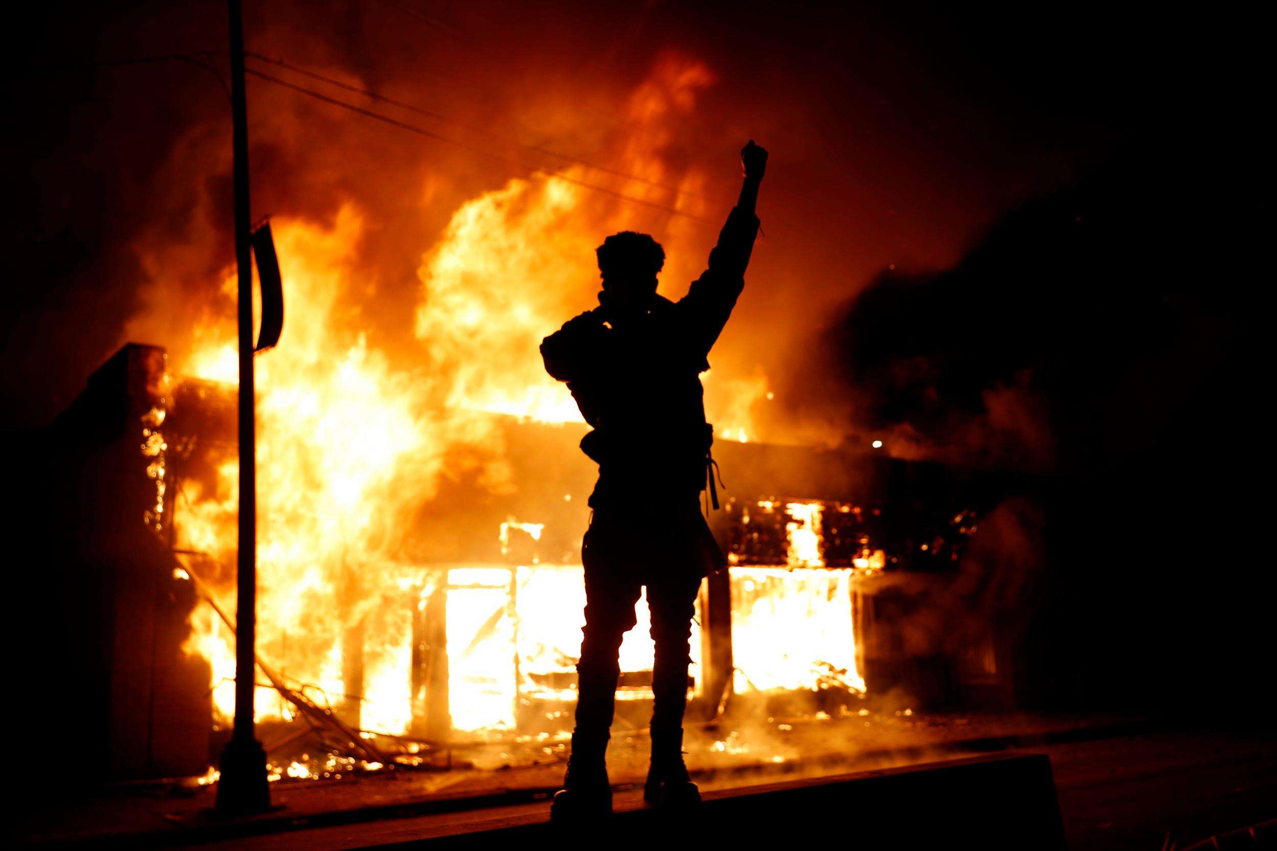 औरैया में दुकान में लगी आग, जिंदा जला दुकानदार