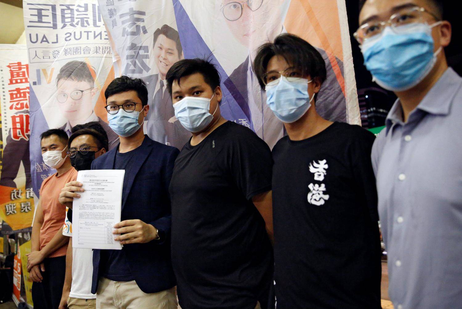 हांगकांग चुनाव स्थगित, छात्र नेता हिरासत में