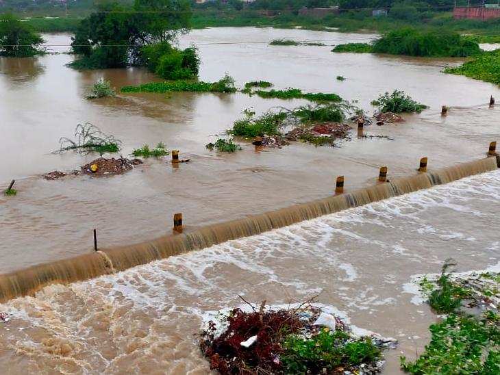 गुजरात में भारी बारिश से कई शहर बने टापू, मच्छू बांध ओवरफ्लो