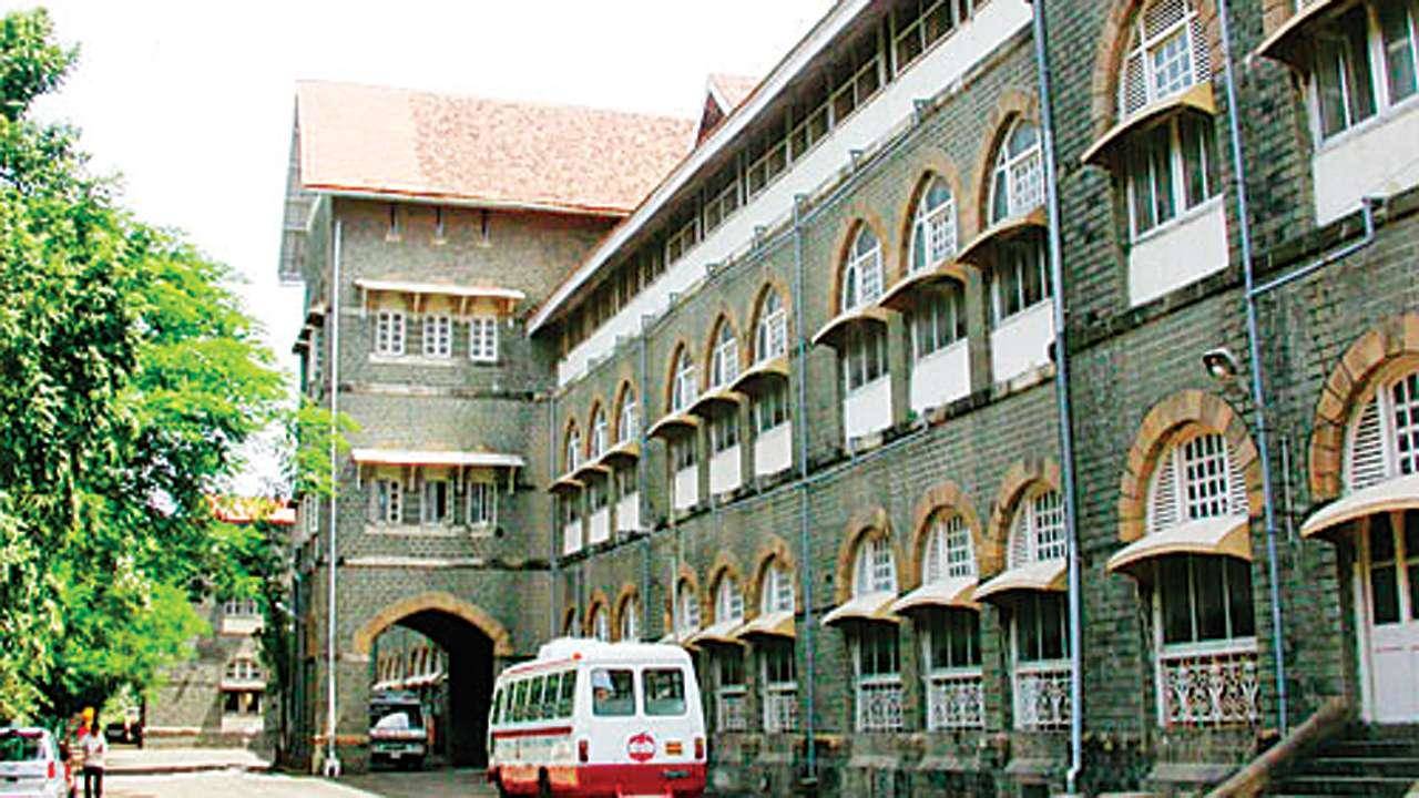 मुंबई के सेंट जॉर्ज अस्पताल में  कोविड-19 ड्यूटी पर तैनात महिला लिफ्ट में मृत मिली