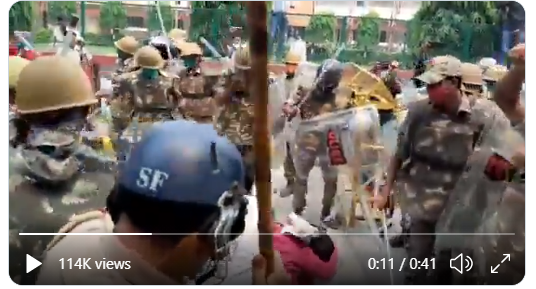 यूपी : सपा युवा संगठनों का सरकार की नीतियो पर राज्य में विरोध प्रदर्शन ,वाराणसी में पुलिस का लाठीचार्ज