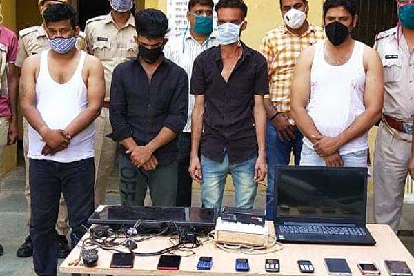 आईपीएल क्रिकेट मैच पर लाखों रुपये का सट्टा लगाते चार सटोरिए गिरफ्तार