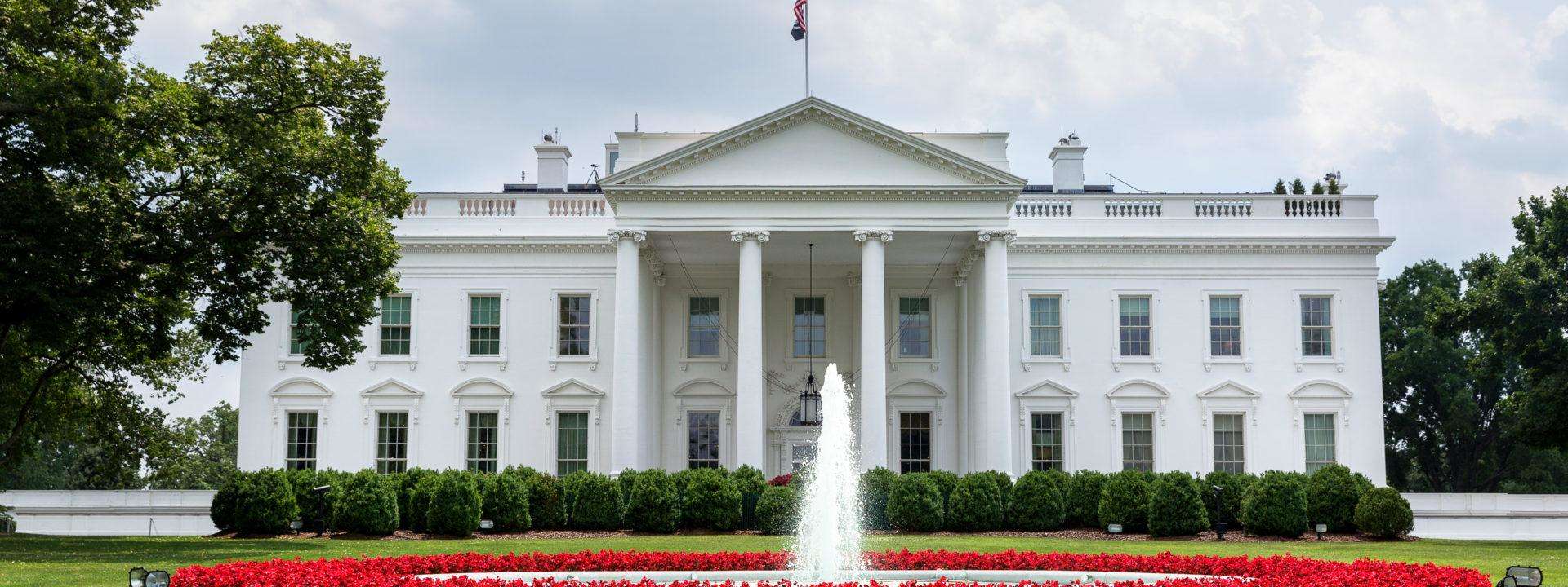 व्हाइट हाउस के बाहर फायरिंग, ट्रंप को बीच में छोड़नी पड़ी प्रेस ब्रीफिंग