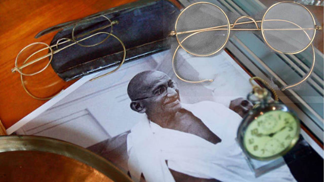 यूके में महात्मा गांधी का कहे जाने वाले चश्मे ने निलामी के तोड़े रिकॉर्ड..
