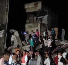 वडोदरा में देर रात निर्माणाधीन इमारत गिरी, 3 लोगों की मौत