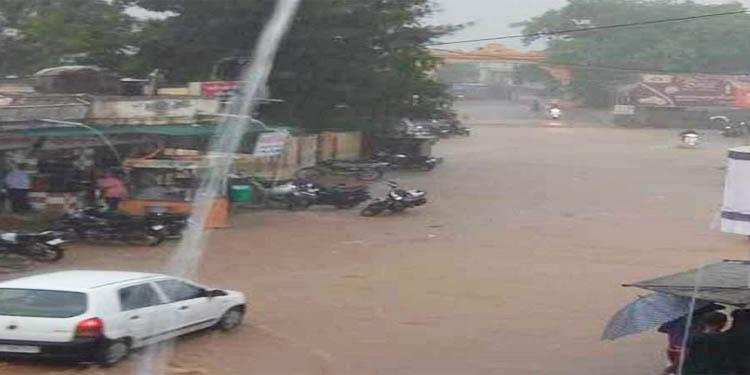 गुजरात में भारी बारिश से बाढ़ जैसे हालात, एनडीआरएफ की टीमें तैनात