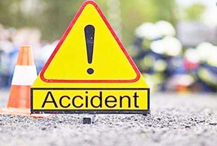 जोधपुर जैसलमेर रोड पर हादसा: बस- कार में भिड़ंत, तीन की मौत, दो घायल