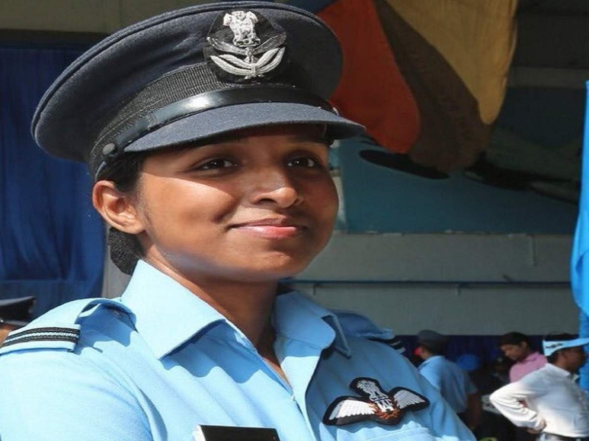 बनारस की बहादुर बेटी शिवांगी राफेल स्क्वाड्रन की बनी पहली महिला फाइटर पायलट