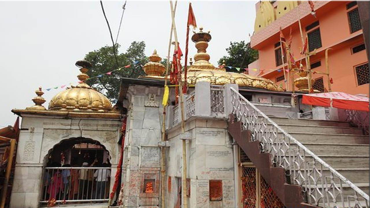 हिमाचल : साढ़े 5 माह बाद खुले शक्तिपीठ और मंदिर, मास्क पहनकर पहुंच रहे श्रद्धालु
