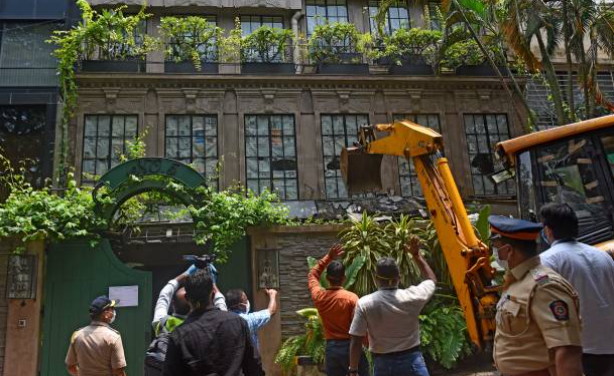मुंबई हाईकोर्ट ने कंगना के बंगले की तोड़फोड़ मामले में संजय राऊत को पक्षकार बनाने को कहा