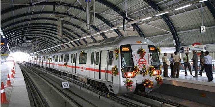 यात्रीगण कृपया ध्यान दें दिल्ली मेट्रो सेवा अगली सूचना तक बंद रहेगी