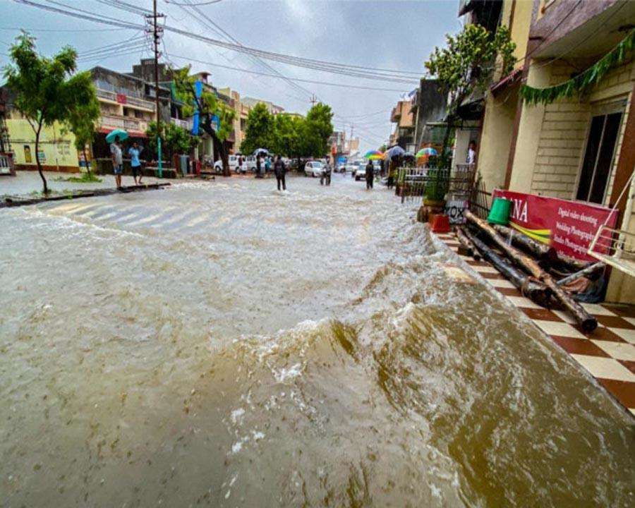 दक्षिण गुजरात के कई इलाकों में भारी बारिश से जनजीवन अस्तव्यस्त, डोलवन में 11 इंच बारिश