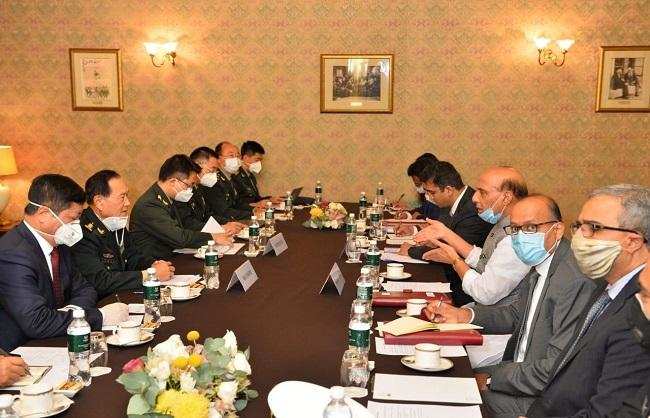 खाने की मेज पर भारत-चीन के रक्षामंत्रियों ने की वार्ता