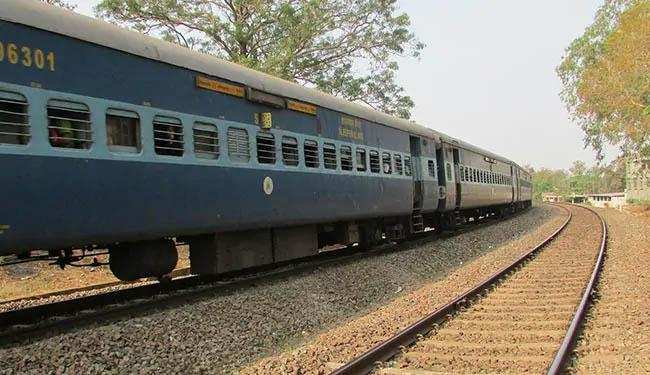 रक्षाबन्धन के बाद लखनऊ से मुम्बई और दिल्ली वापसी के लिए ट्रेनों में सीटें फुल