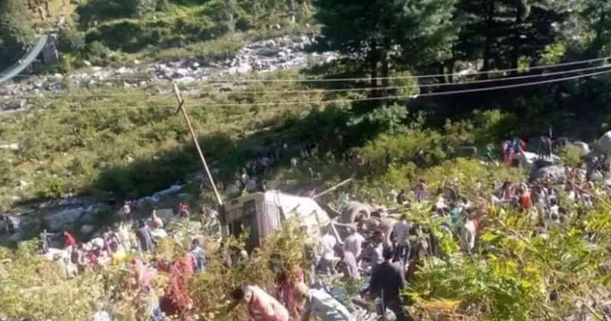 Major road accident in Jammu and Kashmir: A bus going from Saujian to Mandi fell into a deep gorge, news of 11 people killed