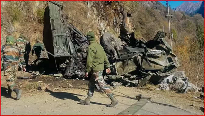 Newspoint24/newsdesk/एजेंसी इनपुट के साथ  सिक्किम में बड़ा सड़क हादसा : सेना का ट्रक खाई में गिरा, 16 जवानों की मौत,      4 घायल जवान एयरलिफ्ट किए गए