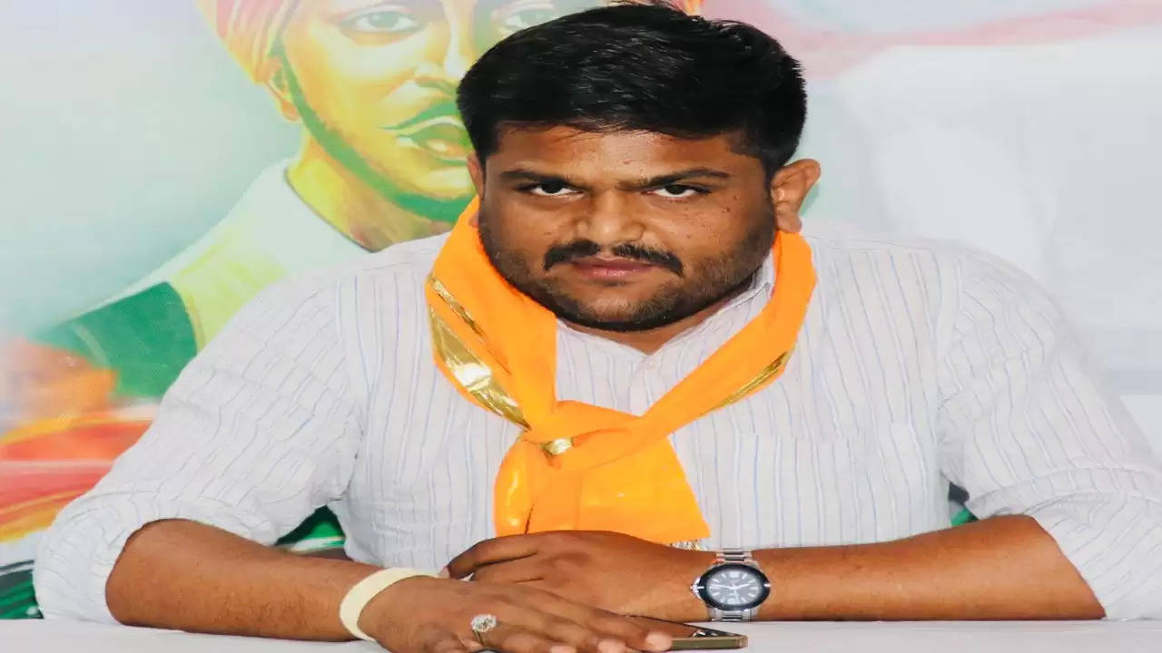 Patidar Reservation Movement leader Hardik Patel may join BJP, new picture posted on WhatsApp heats up speculations
