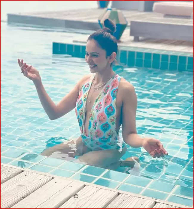 Rakul Preet Singh shared pictures of sexy looks from Maldive