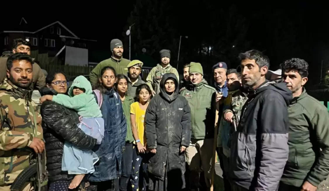  गुलमर्ग में रास्ता भटके तेलंगाना के एक परिवार को जम्मू-कश्मीर पुलिस ने बचाया