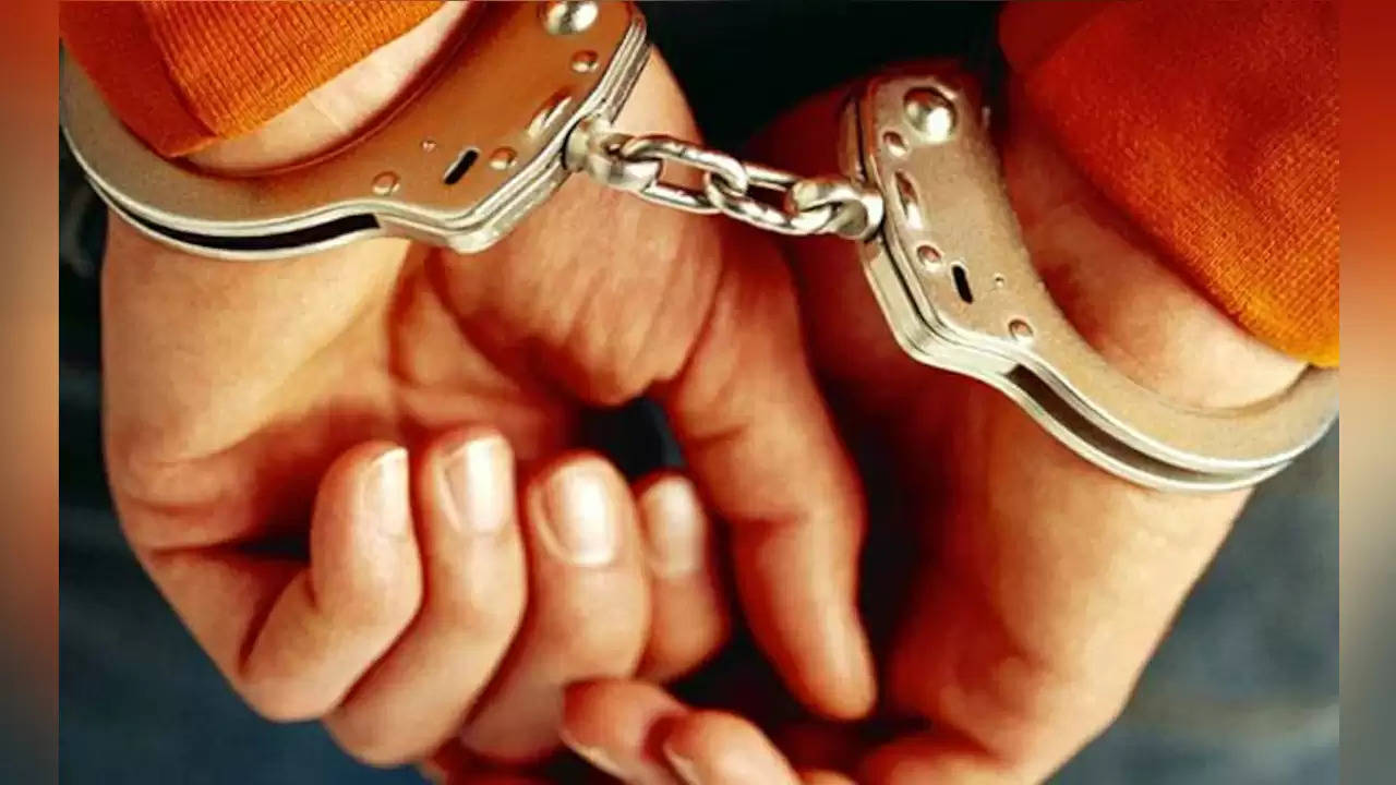 बिहार में पीएलएफआई के 3 नक्सली 12 लाख रुपये के साथ गिरफ्तार