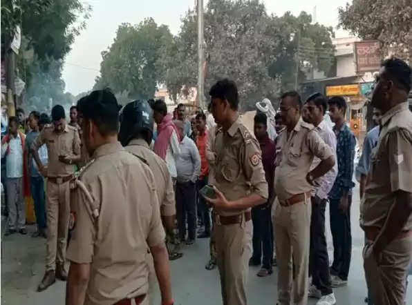 Varanasi: Bus operator scorched to death due to breaking of high tension line wire at the intersection near Laxmi Dharmakanta located in Maheshpur.