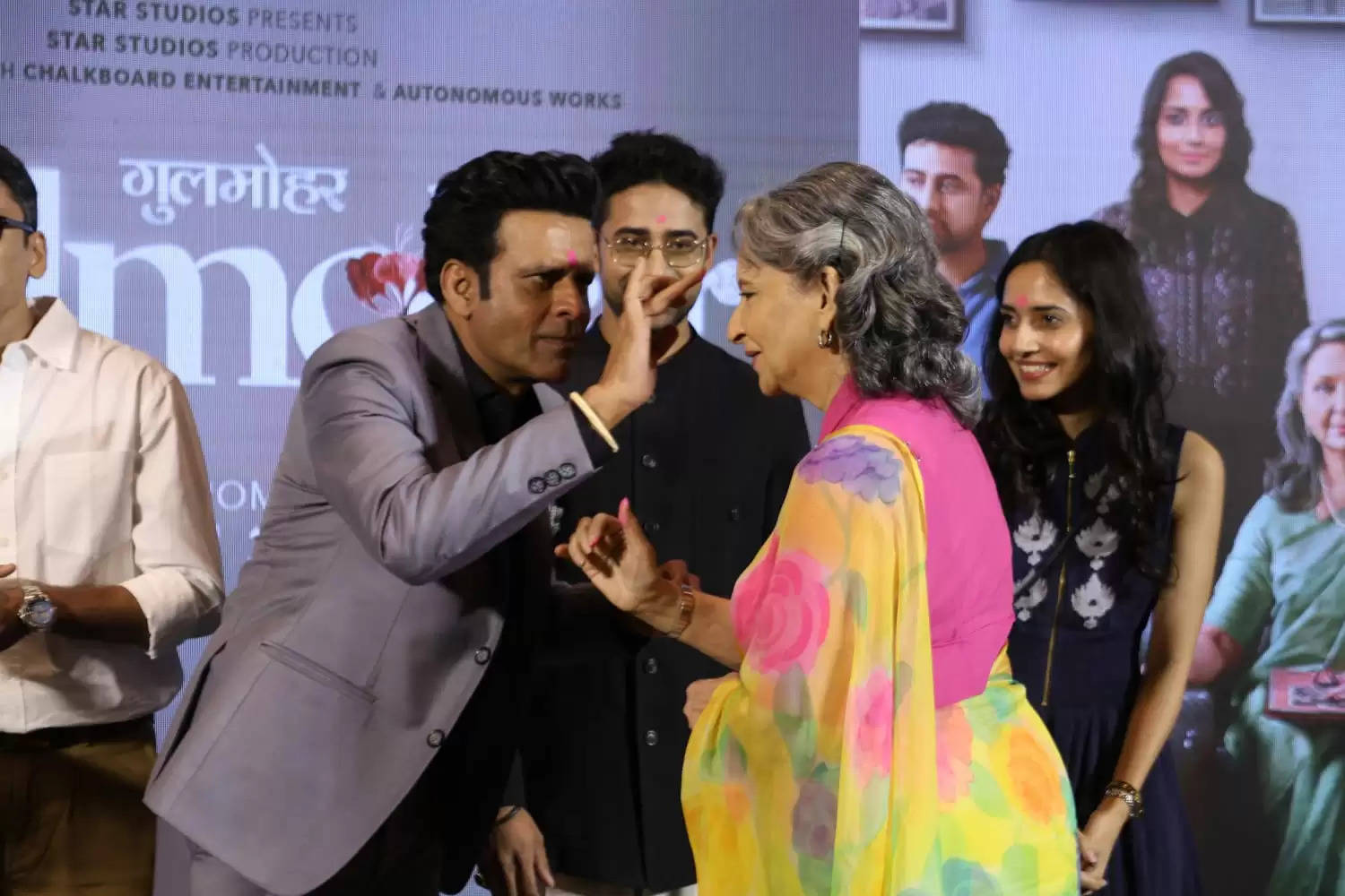  फिल्म गुलमोहर का एक और ट्रेलर रिलीज, शर्मिला टैगोर व मनोज बाजपेयी ने लाए आंखों में आंसू