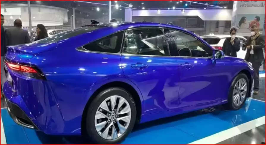 Auto Expo 2023 : पेट्रोल-डीजल से ही नहीं अल्टरनेट फ्यूल से भी चलती हैं टोयोटा की ये गाड़ियां, इंटीरियर और लुक