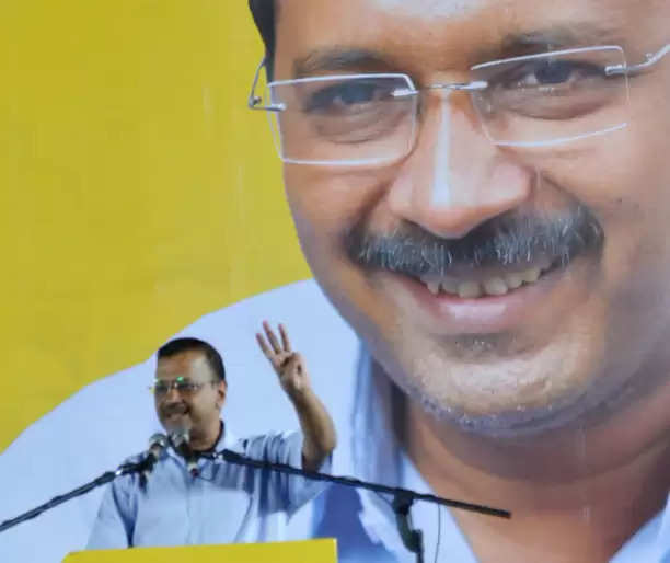 Many people from Gujarat come to meet me in Delhi: Kejriwal