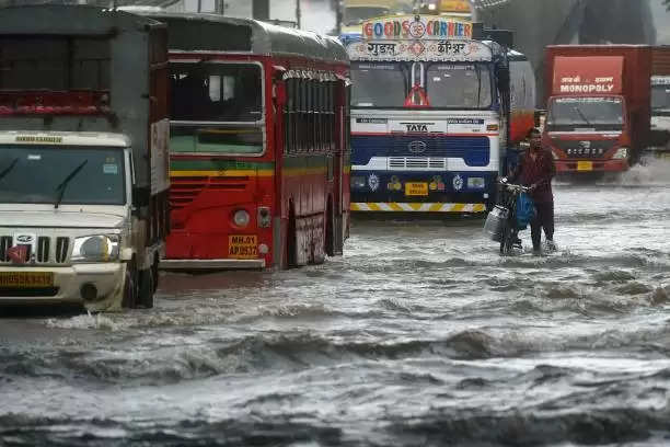 Mumbai water-pani, operation of local trains also affected due to heavy rains