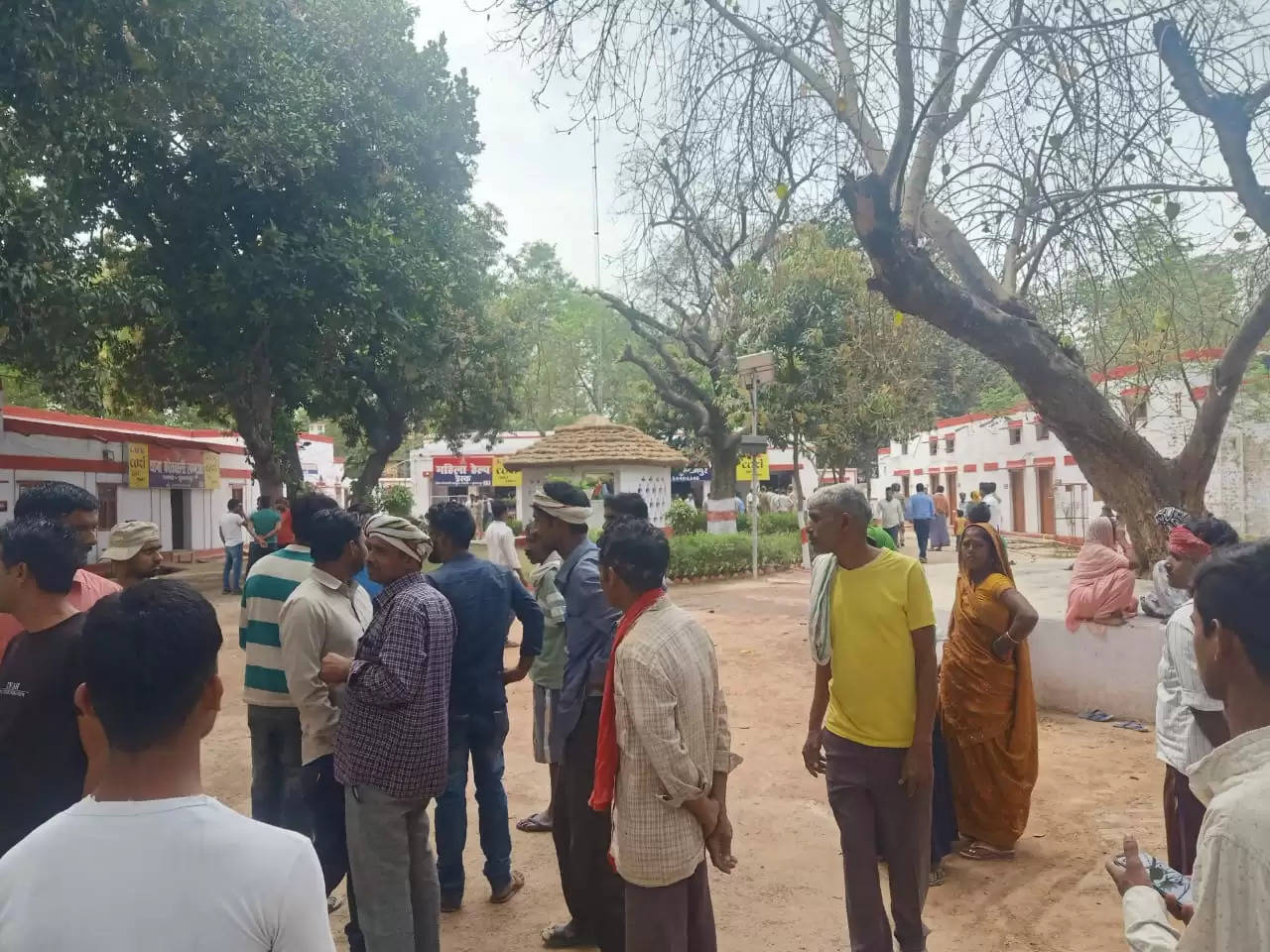 सुलतानपुर : लंभुआ कोतवाली की जीप हुई अनियंत्रित, चपेट में आकर छह लोग घायल