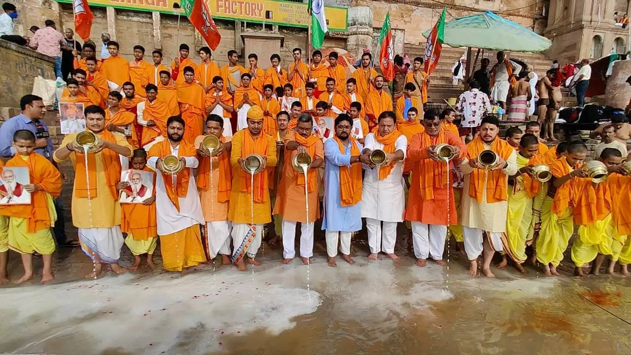 PM Narendra Modi's 72nd birthday celebrated with pomp in Varanasi parliamentary constituency, 72 Vedic Batuks prayed for him by offering milk in the Ganges
