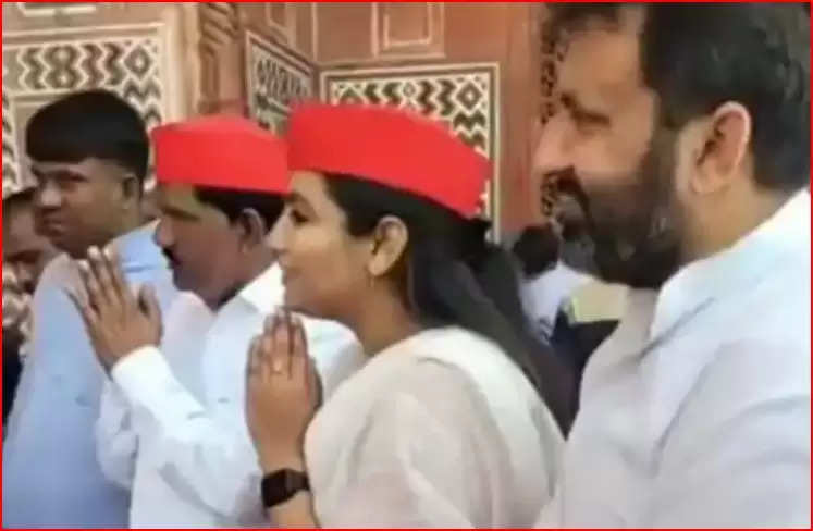 ताजमहल में वोट मंगाने पर सपा प्रत्याशी पर मुकदमा:ईद पर लाल रंग की टोपी पहन हाथ जोड़कर वोट मांगने का वीडियो हुआ था वायरल