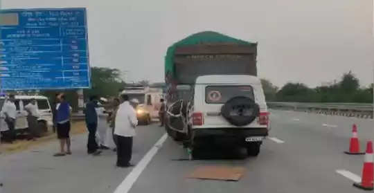 Horrific road accident: On Yamuna Expressway in Greater Noida, a bulero rammed into a dumper from behind, 5 died on the spot