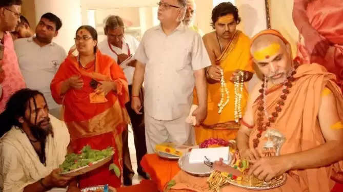 Swami Avimukteshwaranand of Kashi will take over the throne of Jyotish Peeth after Jagadguru Shankaracharya Swami Swaroopanand Saraswati becomes Brahmalin