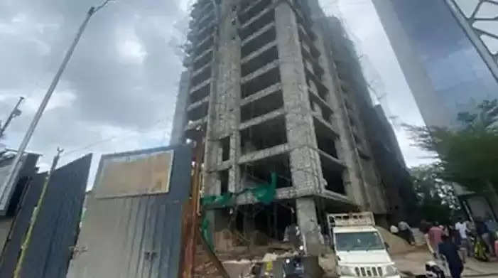 अहमदाबाद में बड़ा हादसा: बिल्डिंग की 7वीं मंजिल पर टूटी लिफ्ट, 7 लोगों की मौके पर मौत...मची चीख-पुकार