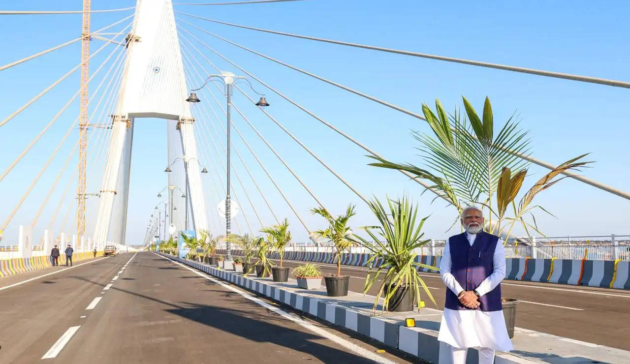 मोदी ने गुजरात में सुदर्शन सेतु का इनॉगरेशन किया:देश का सबसे लंबा केबल स्टे ब्रिज, लागत 978 करोड़