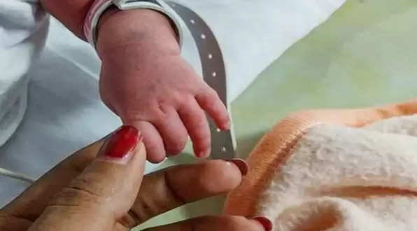 देश में पहला मामला : ट्रांसजेंडर दंपति ने केरल के कोझिकोड के सरकारी अस्पताल में बच्चे को जन्म दिया