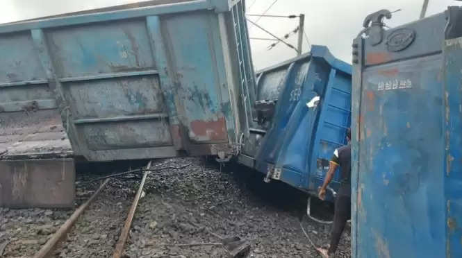 Goods train derailed in Rohtas: A dozen coaches overturned, Gaya-DDU rail route disrupted, many trains canceled
