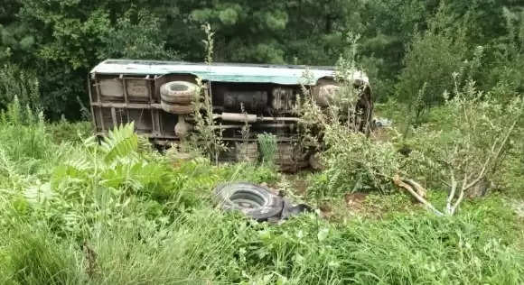 Shimla: HRTC bus fell into a ditch in Theog, driver dies