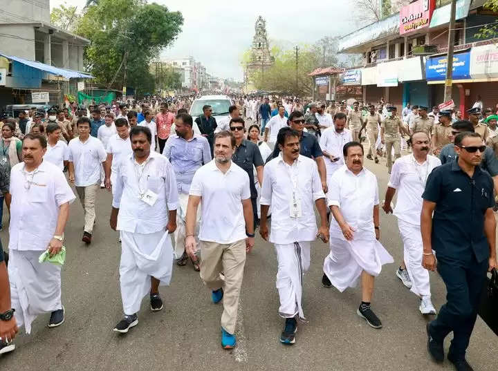 Crowds gathered in Kerala for Rahul's Bharat Jodi Yatra, blessed by mother Amritanandamayi
