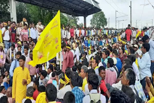कुर्मी समाज के आंदोलन के तीसरे दिन भी रेल सेवाओं पर असर, कई ट्रेनें रद्द