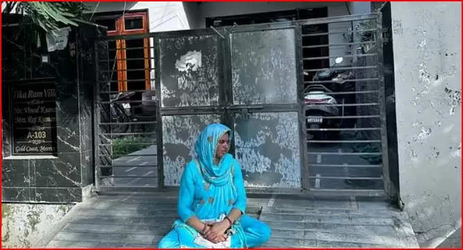  विवाहिता 48 घंटे से ससुराल के बाहर धरने पर बैठी : विवाहिता पक्ष के लोगों ने ससुराल वालों के घर के बाहर ही टेंट लगाया 