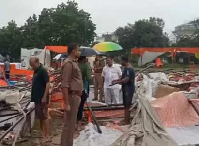 Durga Puja pandal fell in rain in Lucknow, major accident averted