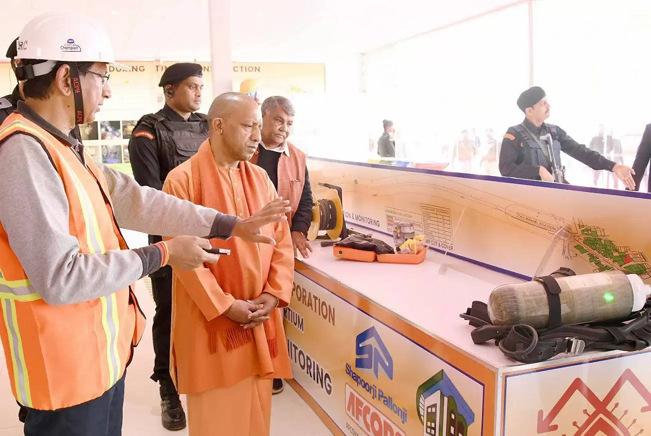  आगरा: मुख्यमंत्री योगी ने बटन दबाकर मेट्रो टनल निर्माण कार्य का शुभारंभ किया