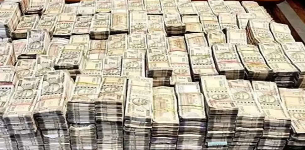 26 करोड़ कैश, 90 करोड़ की संपत्ति जब्त....नासिक में सोना कारोबारी के घर मिला नोटों का पहाड़