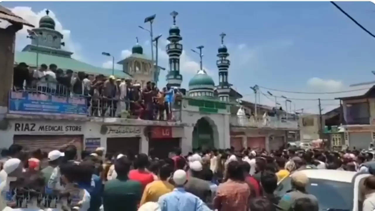Maulvi's hate speech spoiled the atmosphere of the Valley in Jammu and Kashmir: Threatened to slit Nupur Sharma's throat, curfew in Doda, Kishtwar, internet services suspended as a precaution