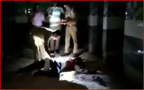 अलीगढ़ में एटा निवासी बुजुर्ग की हत्या:रेलवे स्टेशन पर खून से लथपथ मिला शव, पुलिस ने बेटे को हिरासत में लिया